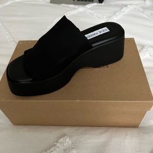 Steve Madden Brand New Slinky Black slides